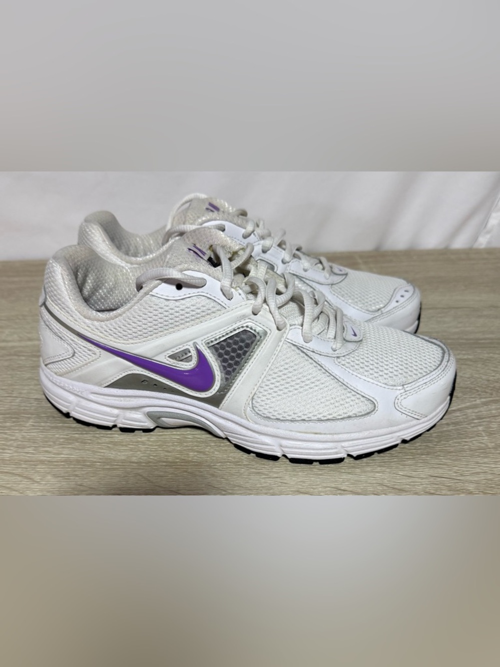 Nike Women's Size 8.5 White Dart 9 Running Shoes Excellent Condition